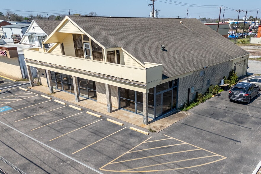 More Photos Of 2905 Southmore Ave, Pasadena Freestanding For Lease