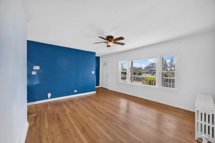 More Photos Of 14329 Beacon Ave, Orland Park General Retail For Sale