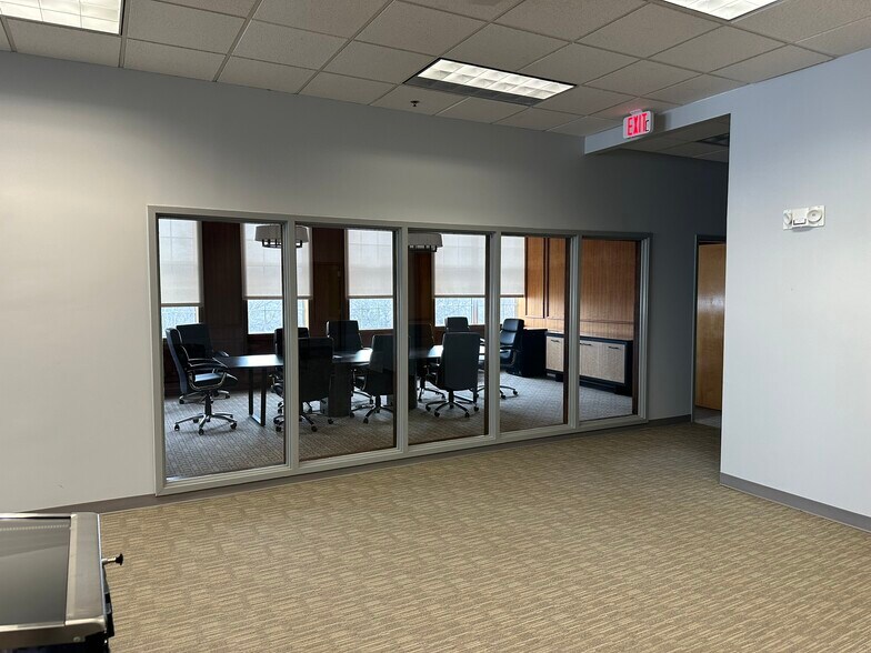 More Photos Of 16740 Birkdale Commons Pky, Huntersville Office Residential For Lease