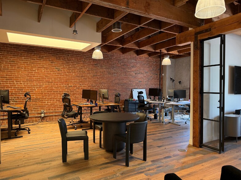 More Photos Of 58 Winward Ave, Venice Storefront Retail Office For Lease
