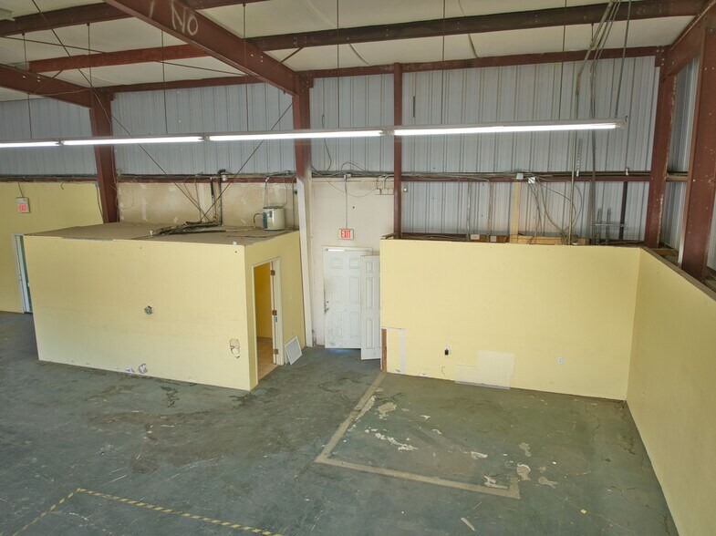 More Photos Of 800 Margaret St, Pahrump Manufacturing For Lease
