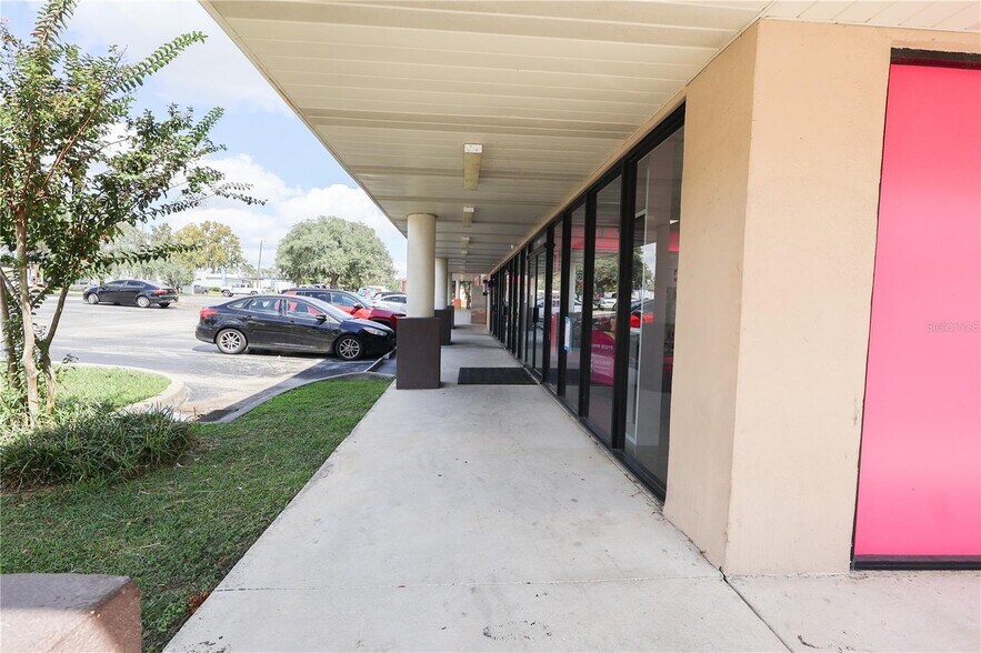 More Photos Of 5810-5840 SE Abshier Blvd, Belleview Storefront For Lease