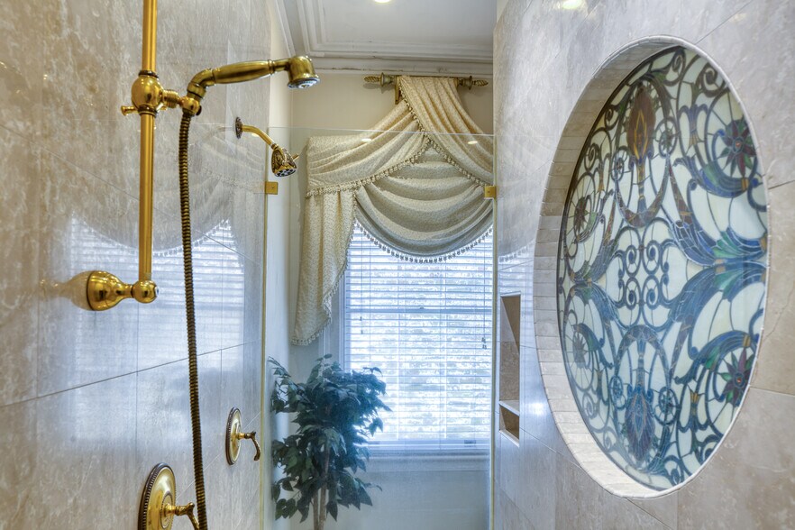 More Photos Of 14 E Taylor St, Savannah Specialty For Sale