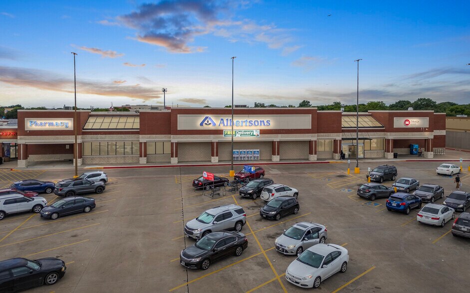 Primary Photo Of 3525 Sycamore School Rd, Fort Worth Supermarket For Sale