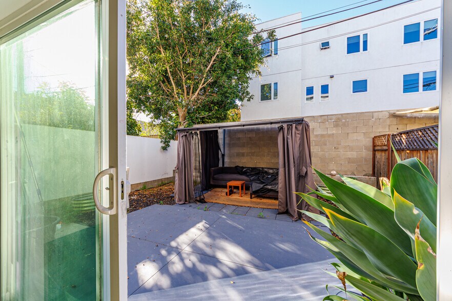 More Photos Of 1121 N Berendo St, Los Angeles Multifamily For Sale