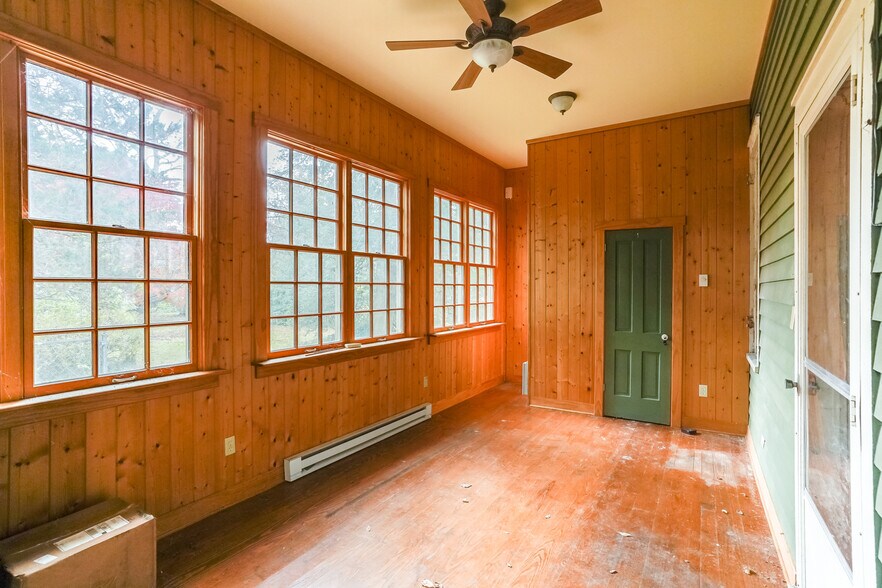 More Photos Of 419 S State St, Dover Office For Sale