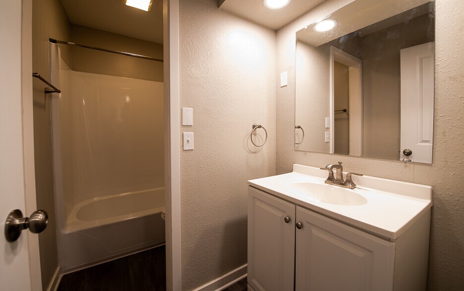 More Photos Of 126 Walton Ferry Rd, Hendersonville Apartments For Sale