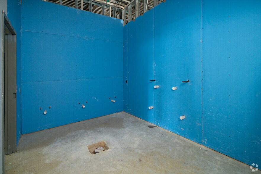 More Photos Of 2407 E Evans Rd, San Antonio Storefront Retail Office For Lease