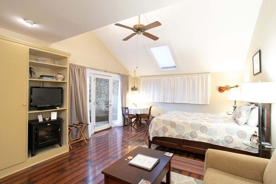 More Photos Of 2 Oak St, West Stockbridge Hospitality For Sale