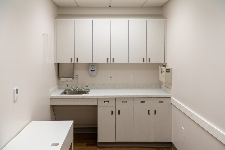 More Photos Of 312 E Wisconsin Ave, Milwaukee Medical For Lease