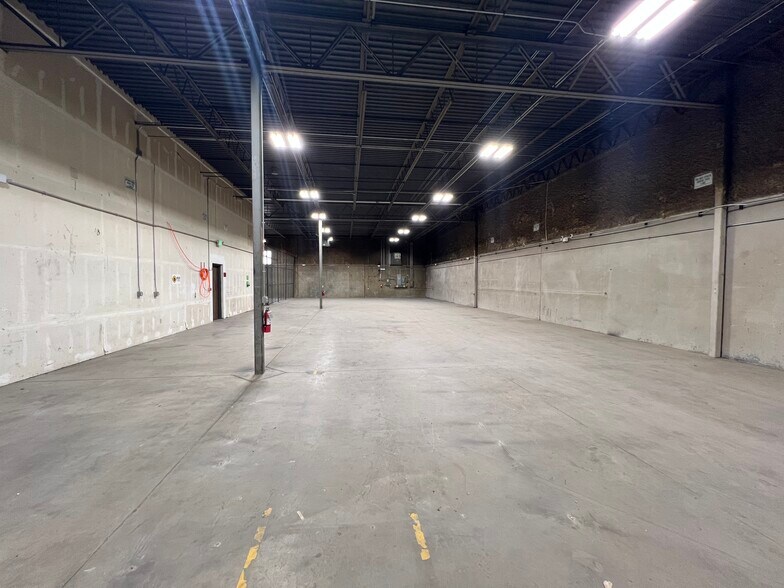 More Photos Of 4975 Paris St, Denver Warehouse For Lease