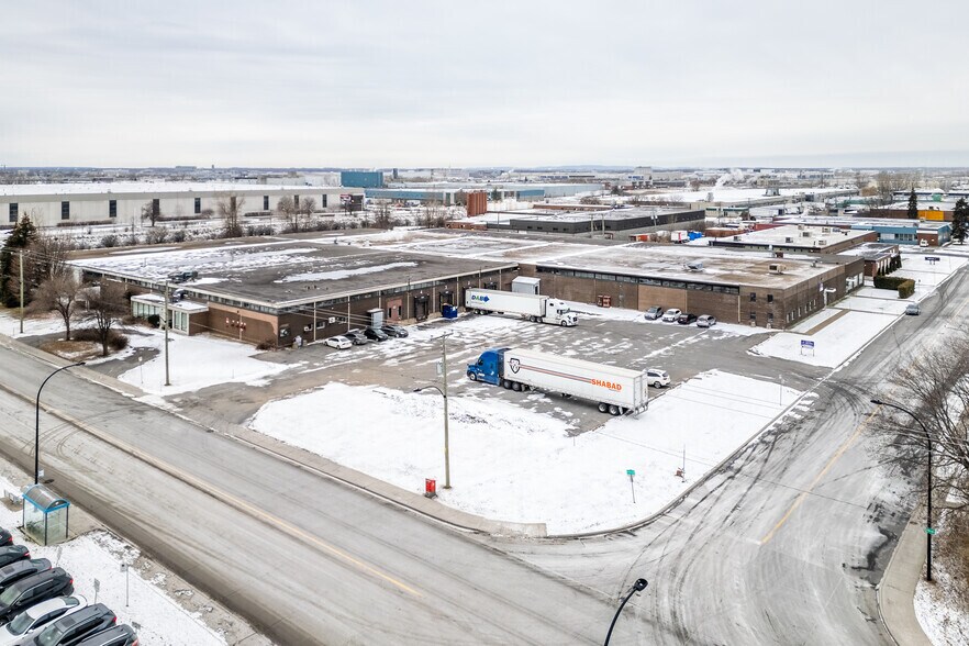 More Photos Of 4985 Rue Hickmore, Montréal Warehouse For Lease