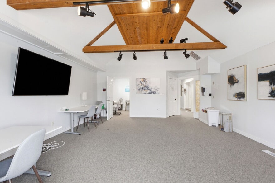 More Photos Of 7266 Far Hills Ave, Centerville Loft Creative Space For Sale