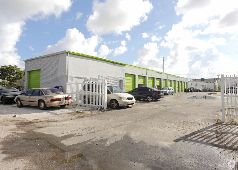 More Photos Of 821 NW 45th St, Oakland Park Self Storage For Lease