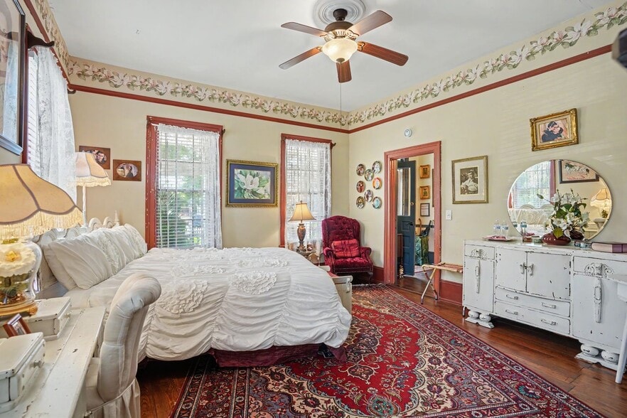More Photos Of 209 Osborne St, Saint Marys Flex For Sale