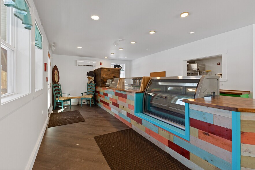 More Photos Of 205 W Main St, Liberty Restaurant For Sale