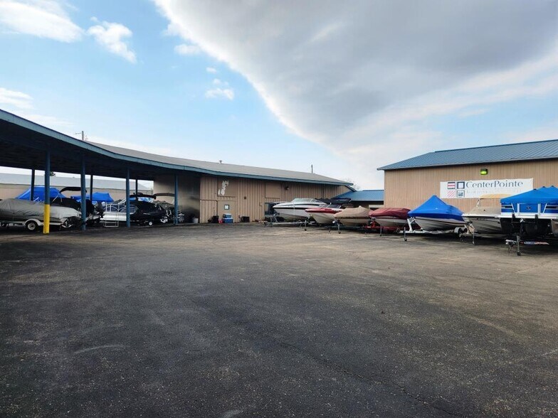 More Photos Of 400 Sussex St, Pewaukee Freestanding For Sale