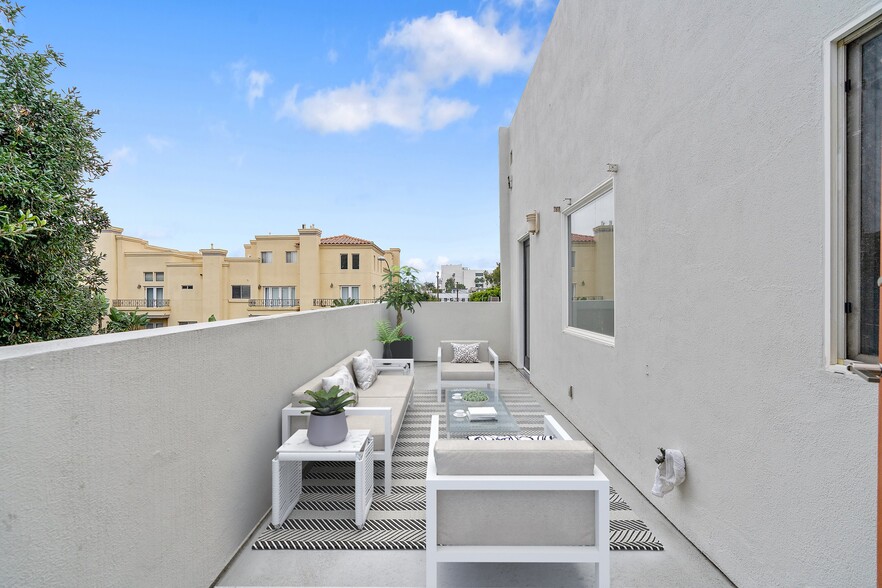 More Photos Of 1411-1413 Cloverfield Blvd, Santa Monica Apartments For Sale