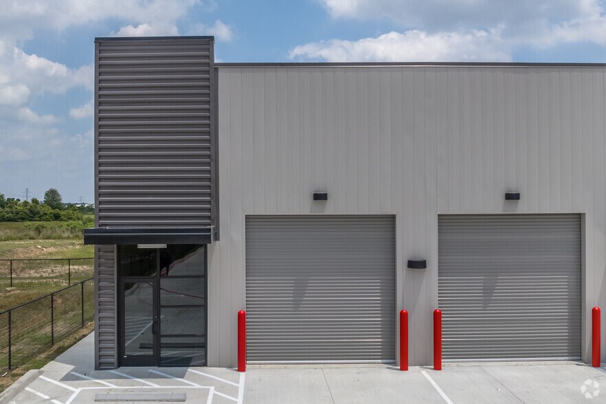 More Photos Of 22525 Hufsmith - Kohrville Rd, Tomball Flex For Lease