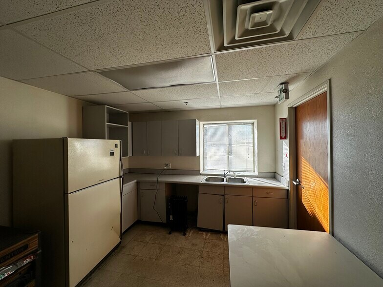 More Photos Of 2948 I-70 Business Loop, Grand Junction Warehouse For Lease