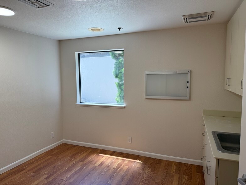 More Photos Of 337 El Dorado St, Monterey Office For Lease