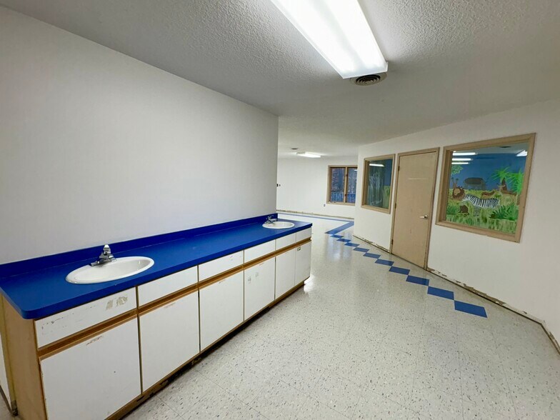 More Photos Of 615 Beardsley St, Boyne City Office For Sale