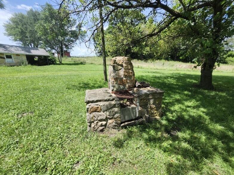 More Photos Of 1303 US-63, Cabool Apartments For Sale