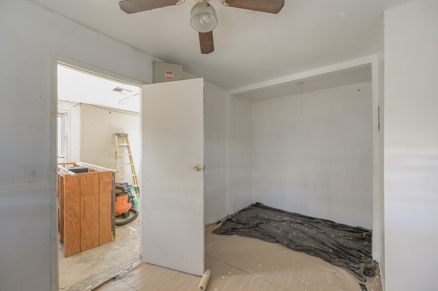 More Photos Of 1770 Highway 95, Bullhead City Specialty For Sale