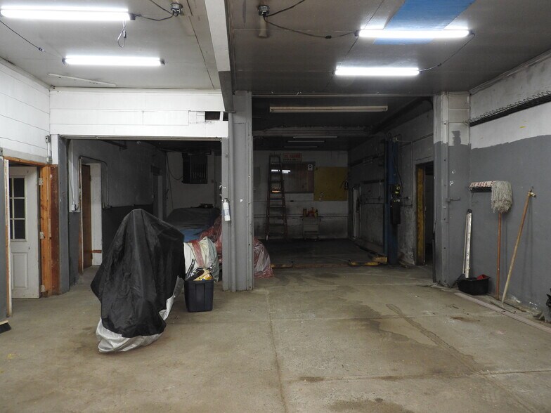 More Photos Of 1800 Brewerton Rd, Mattydale Freestanding For Sale