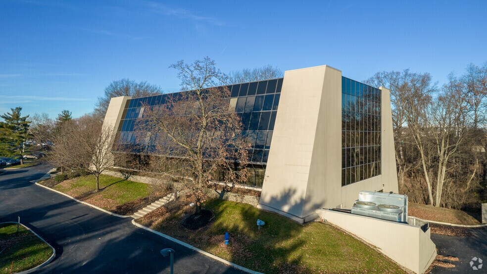 Primary Photo Of 150 E Wilson Bridge Rd, Worthington Office For Lease