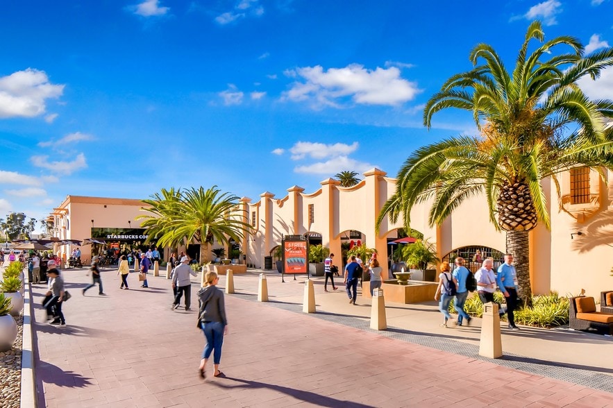 More Photos Of 789 W Harbor Dr, San Diego General Retail For Lease