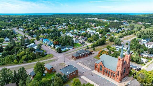 More Photos Of 808 Oak St, Calumet Office For Sale