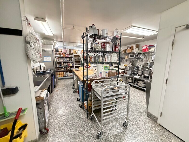 More Photos Of 824 Reddick St, Santa Barbara General Retail For Sale