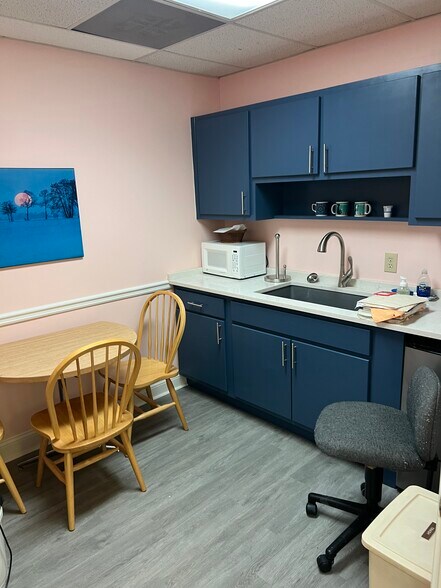 More Photos Of 3580 Habersham At Northlake, Tucker Medical For Sale