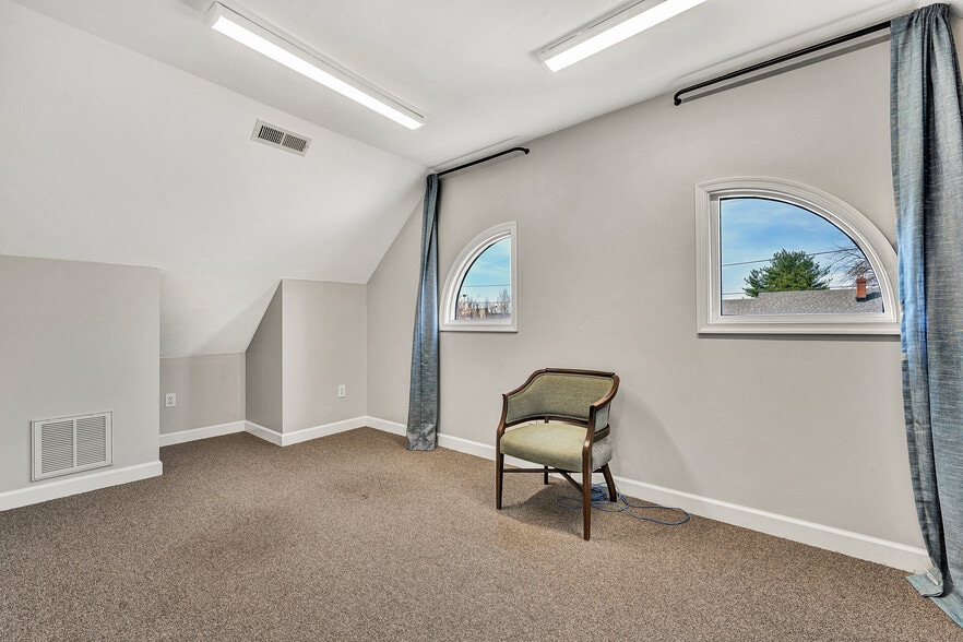 More Photos Of 5034 Williamson Rd NW, Roanoke Office For Lease