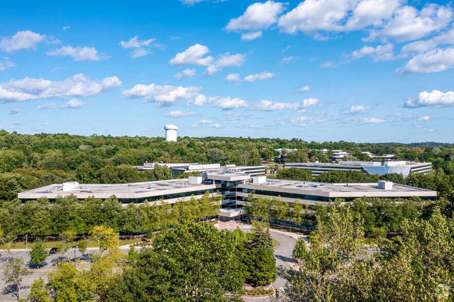 More Photos Of 500 Summit Lake Dr, Valhalla Office For Lease