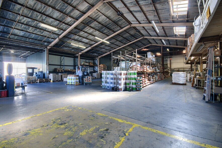 Primary Photo Of 5928 S Garfield Ave, Commerce Manufacturing For Lease