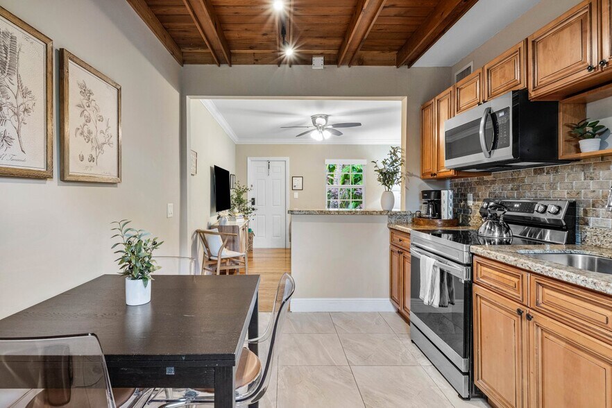 More Photos Of 615-617 NE 9th Ave, Fort Lauderdale Apartments For Sale