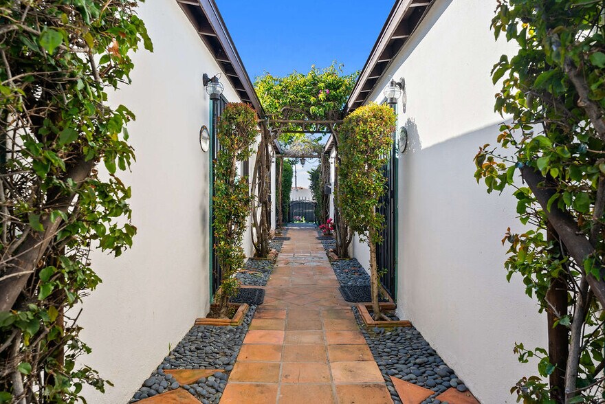 Primary Photo Of 2282-2284 Congress St, San Diego Apartments For Sale