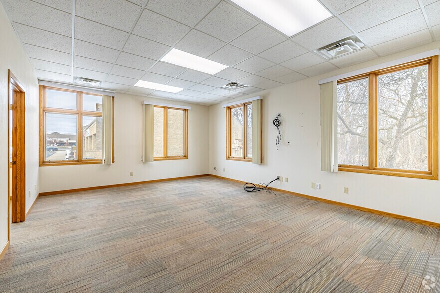 More Photos Of 2410 Woodlake Dr, Okemos Unknown For Lease