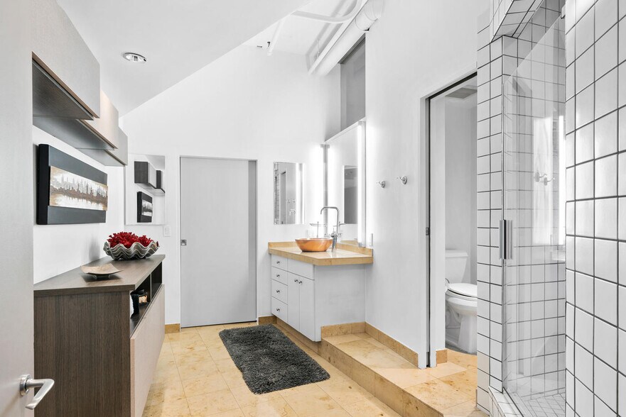 More Photos Of 1314 NW Irving St, Portland Apartments For Sale