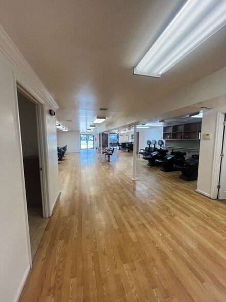 More Photos Of 14849 Build America Dr, Woodbridge Warehouse For Lease