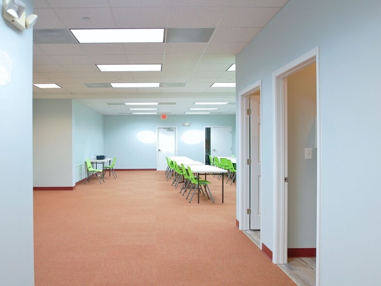 More Photos Of 43130 Amberwood Plz, South Riding Medical For Lease