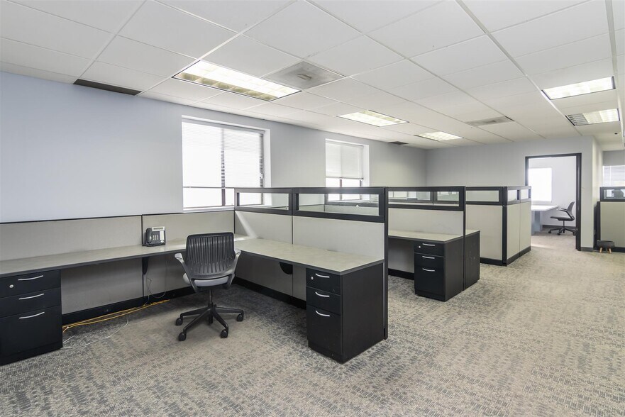 More Photos Of 1745 Gardena Ave, Glendale Office For Sale