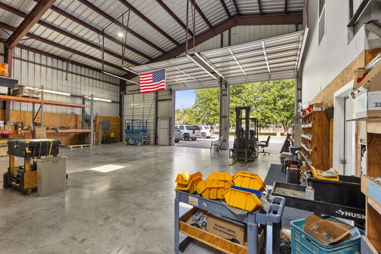 More Photos Of 4925 Ben Day Murrin Rd, Fort Worth Industrial For Sale