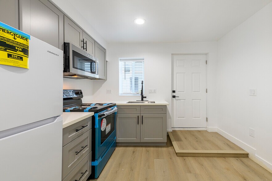 More Photos Of 1824 10th St, Santa Monica Apartments For Sale