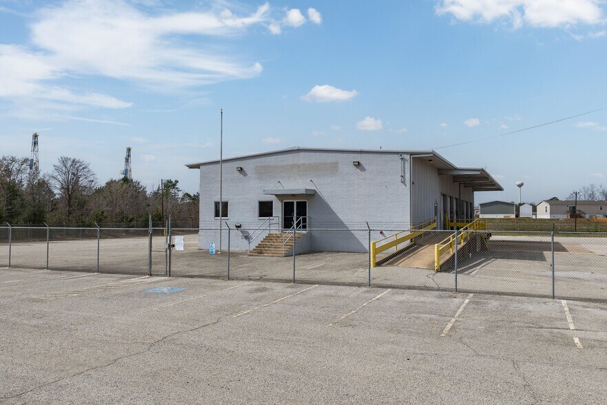 Primary Photo Of 12119 State Highway 155 N, Tyler Truck Terminal For Sale