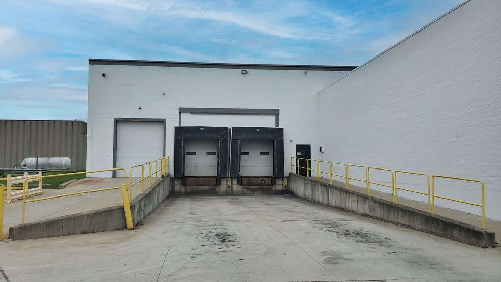 More Photos Of 4500 Groves Rd, Columbus Warehouse For Lease