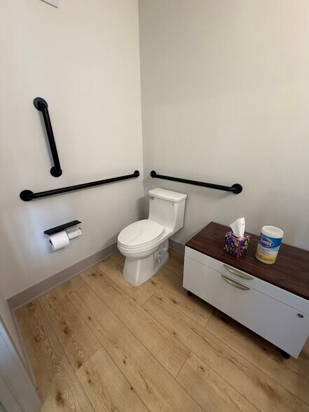 More Photos Of 2009 Buchanan St, North Kansas City Office Residential For Lease