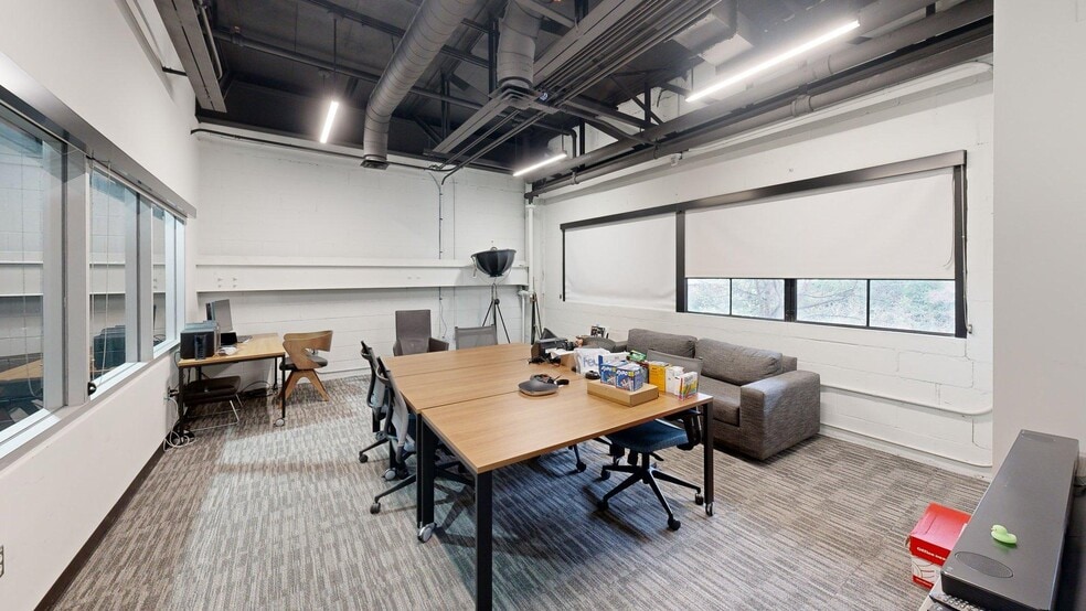 More Photos Of 550 Somerset Ter NE, Atlanta Storefront For Lease